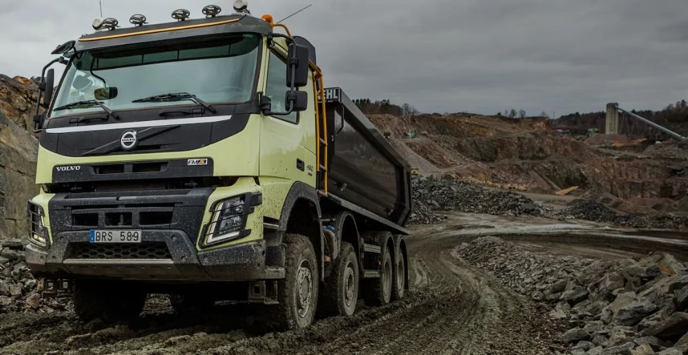 Camión volquete Volvo FMX 460 8x4 de alta capacidad para minería